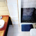 Salle de douche chambre violette