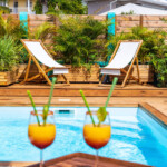 Cocktail devant la piscine